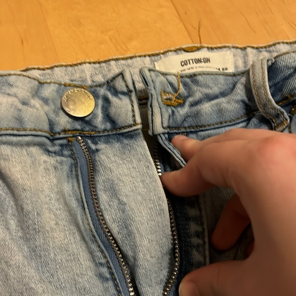 CottonOn Ripped Mom Jeans W10 - Picture 8 of 8